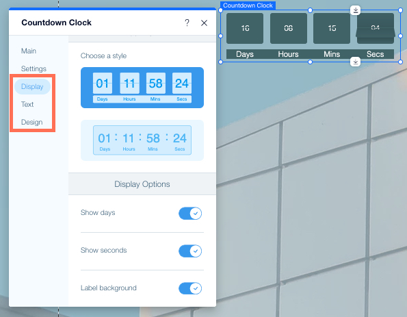 Wix 에디터의 Wix Countdown Clock 앱 스크린샷. 설정이 열려 있고, 표시, 텍스트, 디자인이 강조 표시되어 있습니다.