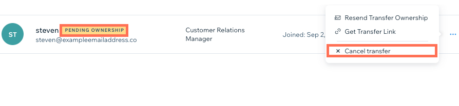 Screenshot della pagina Ruoli e autorizzazioni di Wix. Il menu Altre azioni è aperto e Annulla trasferimento è in evidenza