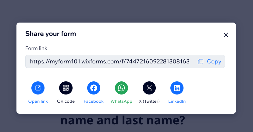 Screenshot van het delen van je formulier-paneel, met de URL en verschillende pictogrammen voor delen op social media.