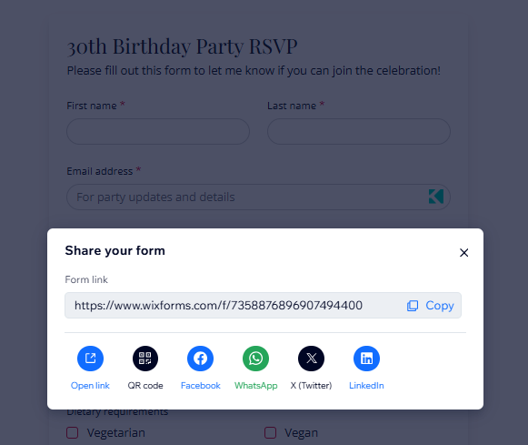 フォームを共有するためのパネルに、各種 SNS プラットフォームのオプションが表示されている様子を示したスクリーンショット。