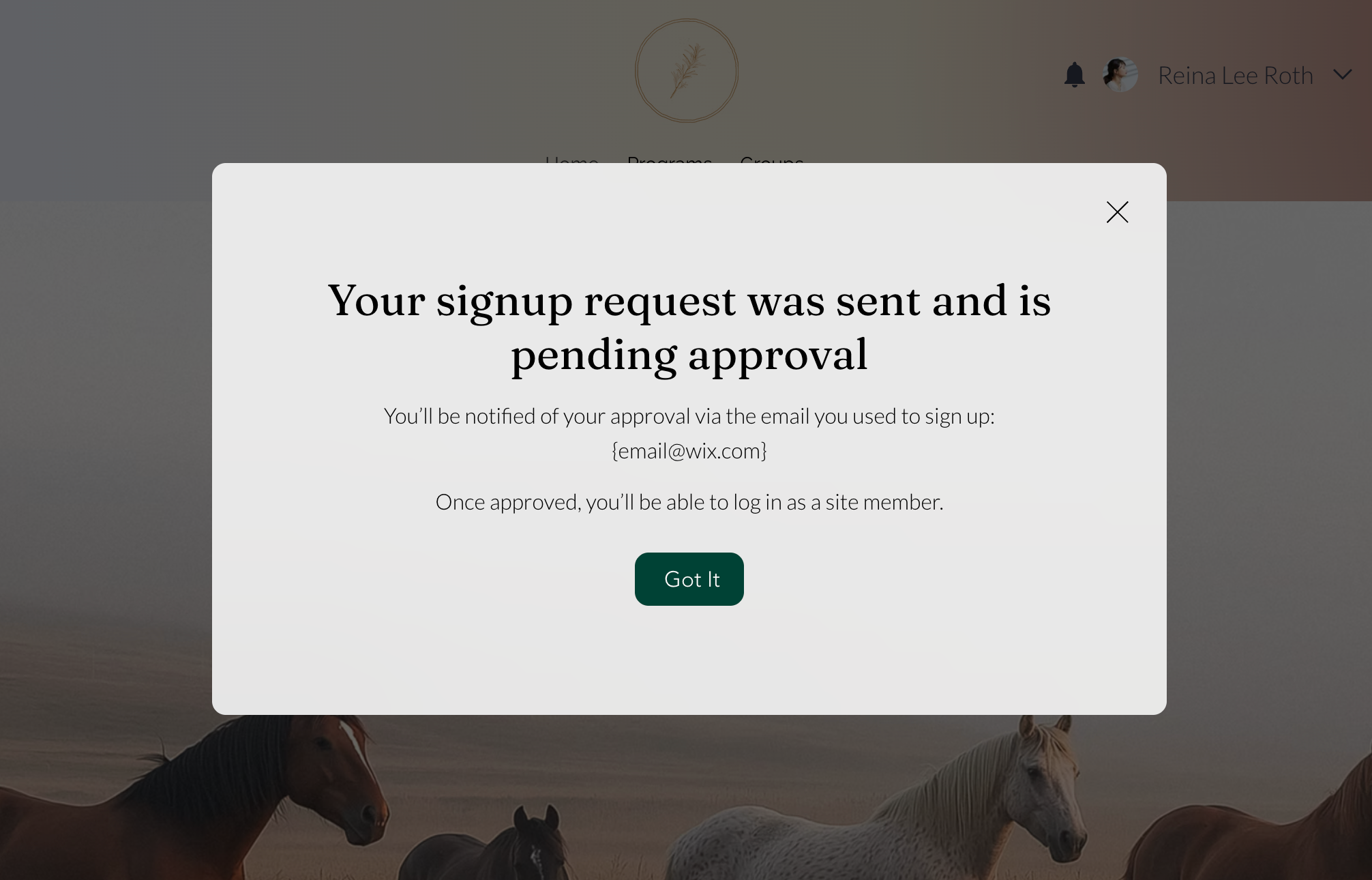 サイトに「承認待ち」ポップアップが表示されているスクリーンショット。