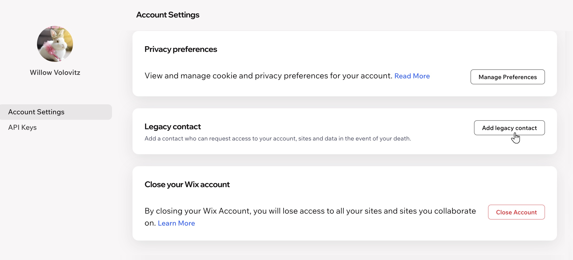 Wix サイトでレガシー連絡先を追加する様子を示したスクリーンショット。