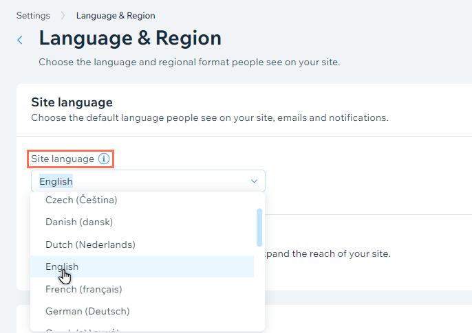 The site language drop-down has been opened in the site's settings. English is being selected as the main language.