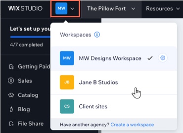 Uma captura de tela do dropdown do workspace do Wix Studio na parte superior do painel de controle.