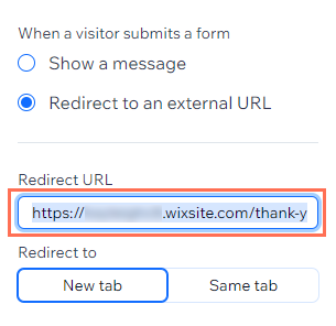 Captura de pantalla de los ajustes del botón Enviar con una URL externa vinculada a una página de agradecimiento del sitio, configurada para abrirse en una nueva pestaña.