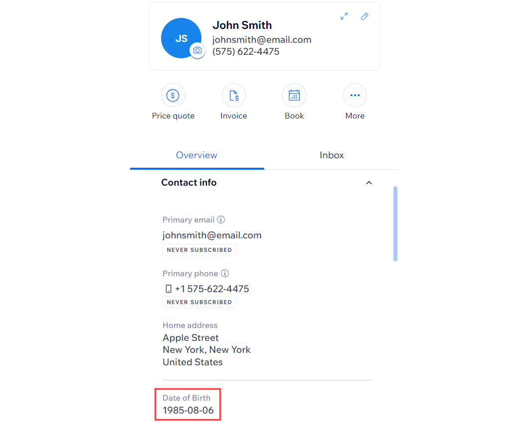 Capture d'écran du panneau de contact avec le champ personnalisé de la date de naissance en surbrillance.