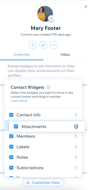 Une capture d'écran de la façon de réorganiser les widgets de contact dans le panneau de contact.