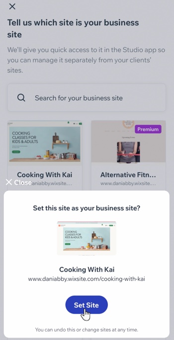 Captura de pantalla del panel Elegir sitio en la app Wix Studio.